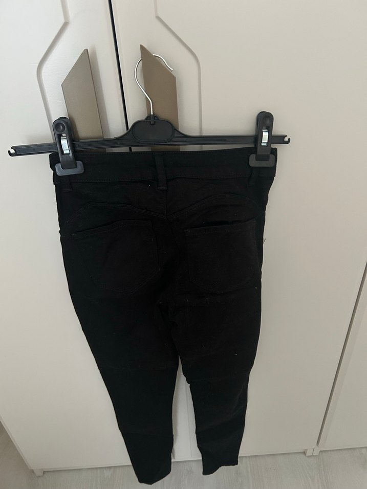 Siyah Tokalı Dar Kesim Kot Pantolon - Görsel 3