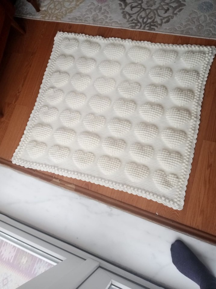 Nakışlı Beyaz Örgü Bebek Battaniyesi - Görsel 3