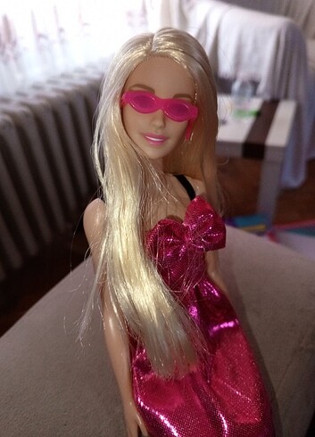 Barbie 200 elbise 75 gözlük 20 tl