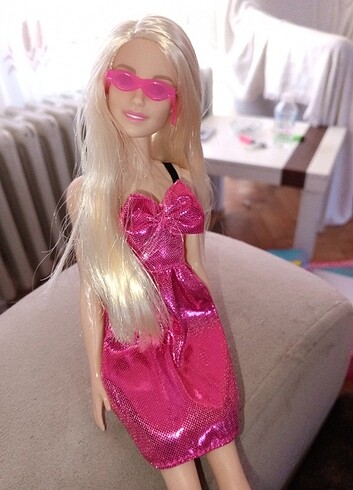 Barbie Barbie 200 elbise 75 gözlük 20 tl