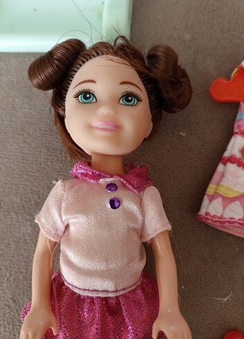 Barbie Yedek kıyafetli chelsea
