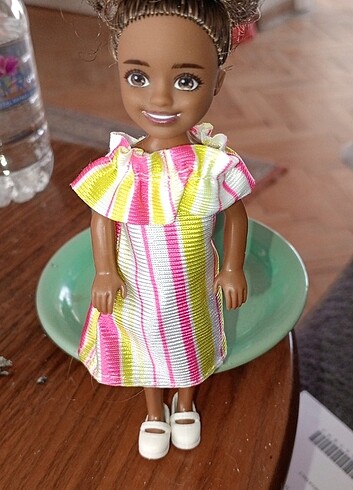 Barbie CHELSEA KİYAFETLER KAYDIRIN
