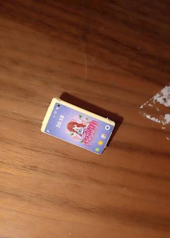 barbie tutmalı cep tel