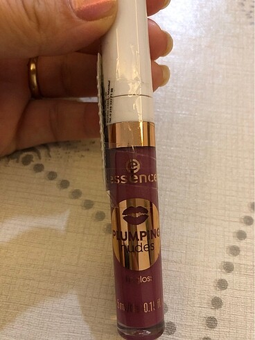 Essence Essence plumping nudes so heavy lipgloss