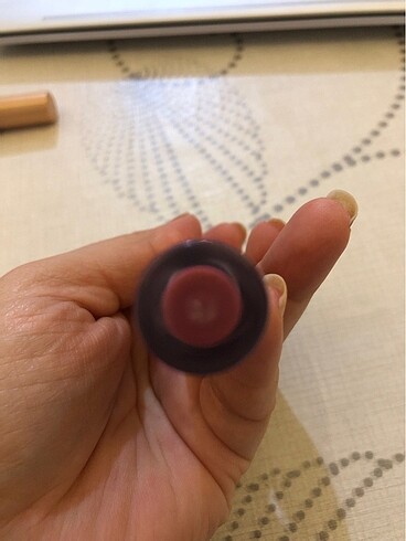  Beden mor Renk Essence plumping nudes so heavy lipgloss