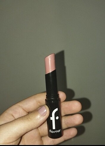 Nude pembe ruj