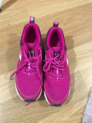 39 Beden pembe Renk Decathlon ürünüdür