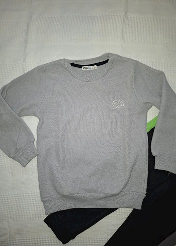 5 Yaş Beden Gri Sweatshirt ve Siyah-Yeşil Eşofman Altı Takım