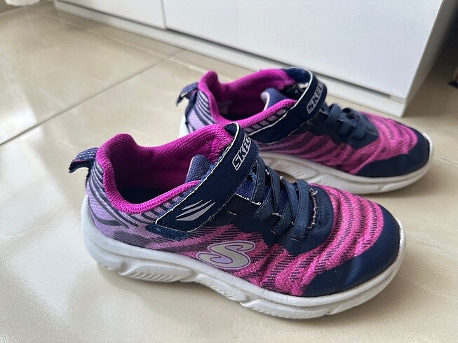 31 Beden Skechers kız çocuk ayakkabı