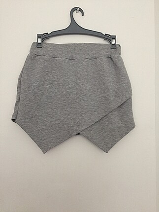 Zara model gri şort ve krem