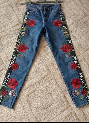 Zara Çiçek işlemeli kot pantolon