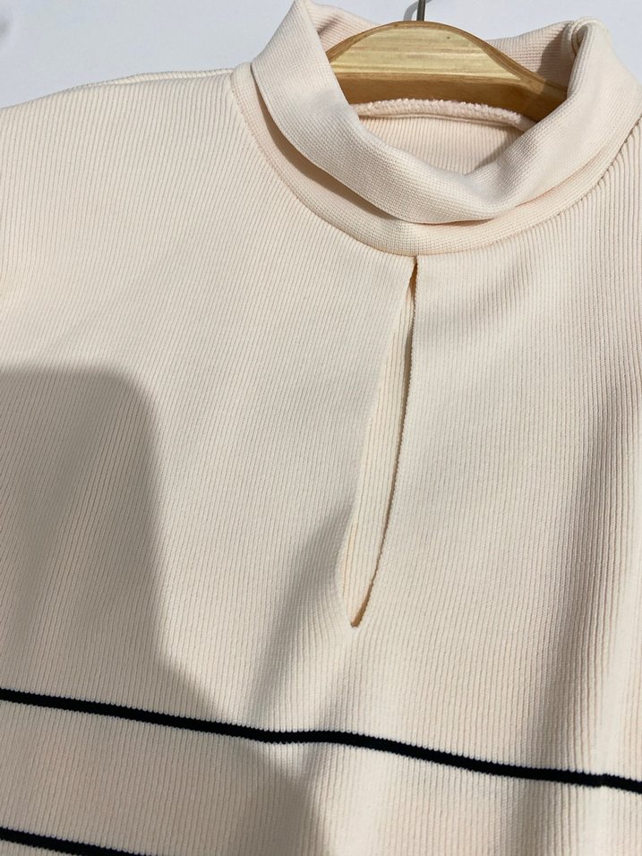 Bej Çizgili Yüksek Yakalı Kadın Kazak - Görsel 3