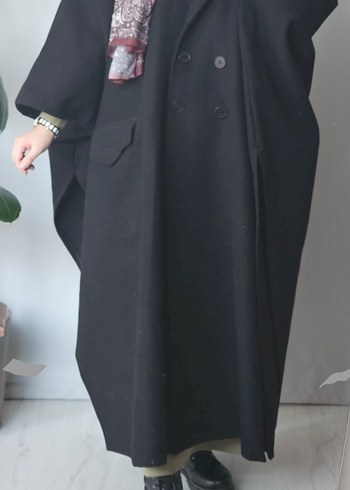 Siyah Uzun Kesim Kadın panço, kışlık üründür. Bir sefer giyildi - Görsel 2