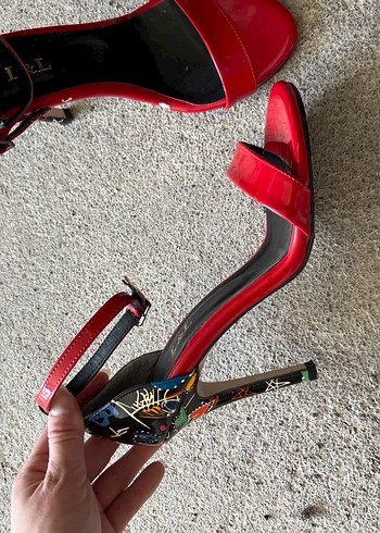 Kırmızı Rugan Tokalı İnce Topuklu Kadın Ayakkabı - Görsel 3