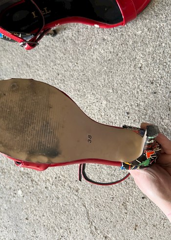 Kırmızı Rugan Tokalı İnce Topuklu Kadın Ayakkabı - Görsel 4