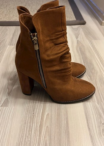 Kahverengi Süet Dolgu Topuklu Kadın Bot - Görsel 2