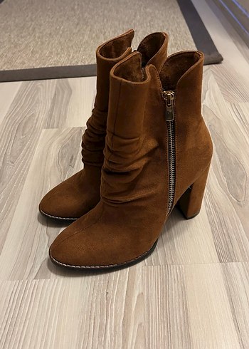 Kahverengi Süet Dolgu Topuklu Kadın Bot - Görsel 4