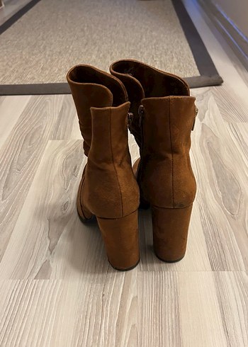 Kahverengi Süet Dolgu Topuklu Kadın Bot - Görsel 3