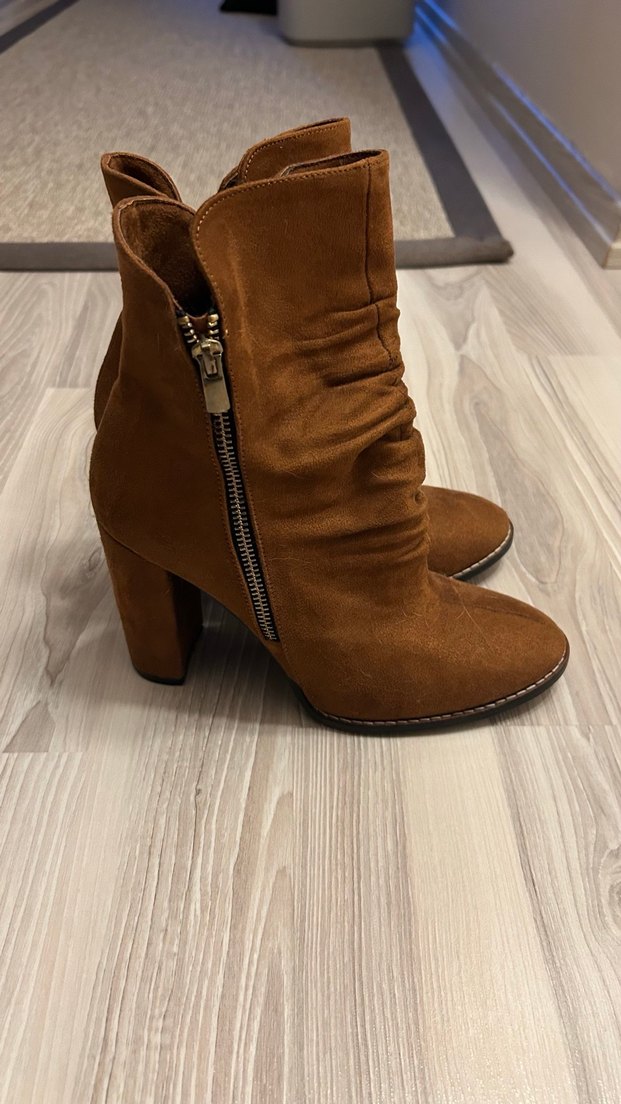 Kahverengi Süet Dolgu Topuklu Kadın Bot - Görsel 2