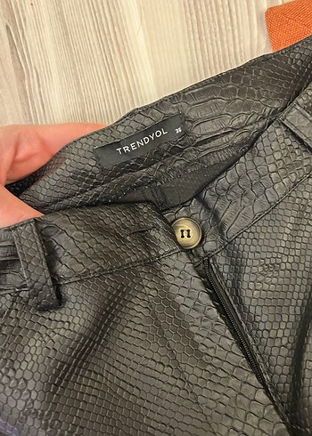 Siyah Yılan Derisi Desenli Deri Pantolon - Görsel 13