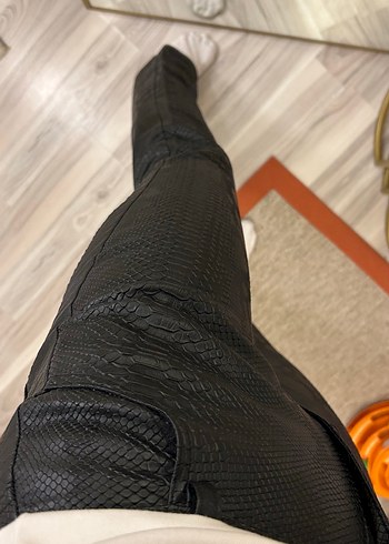 Siyah Yılan Derisi Desenli Deri Pantolon - Görsel 5