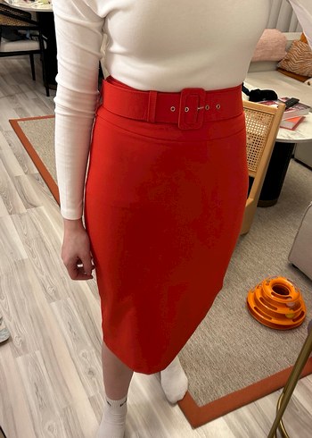 Kırmızı Beli Kemerli Kalem Etek - Görsel 2