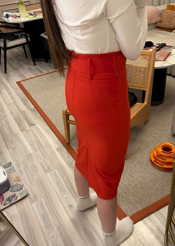 Kırmızı Beli Kemerli Kalem Etek - Görsel 4