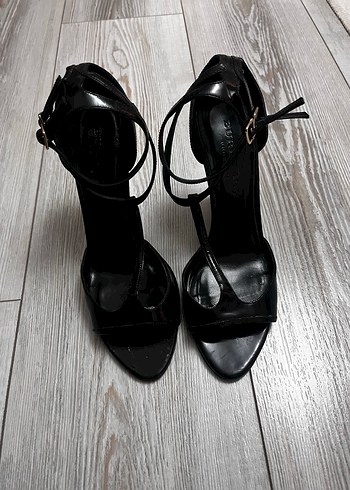 Siyah Gotik Stiletto Topuklu Kadın Ayakkabı - Görsel 4