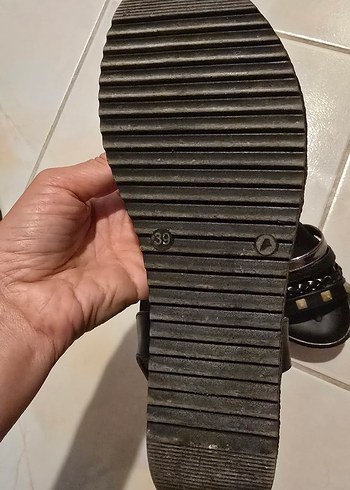 39 Beden Kadın Siyah Deri Gotik Dolgu Topuklu Sandalet
