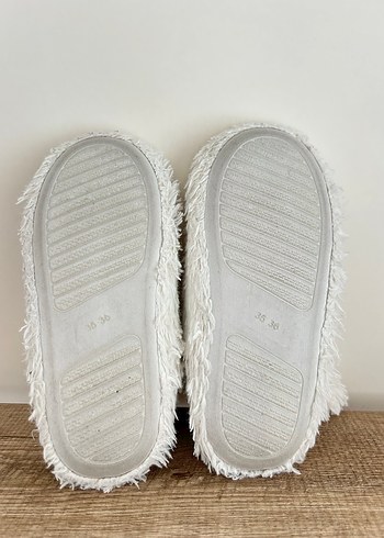 Beyaz Nakışlı Peluş Kız Ev Terliği - Görsel 8