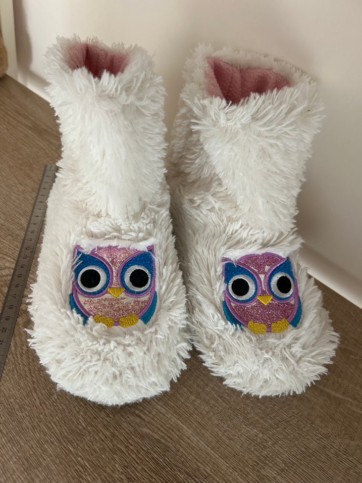 Beyaz Nakışlı Peluş Kız Ev Terliği - Görsel 3