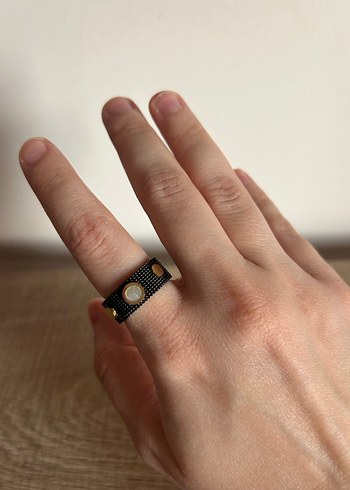 Siyah Boncuklu Minimalist Yüzük - Görsel 4