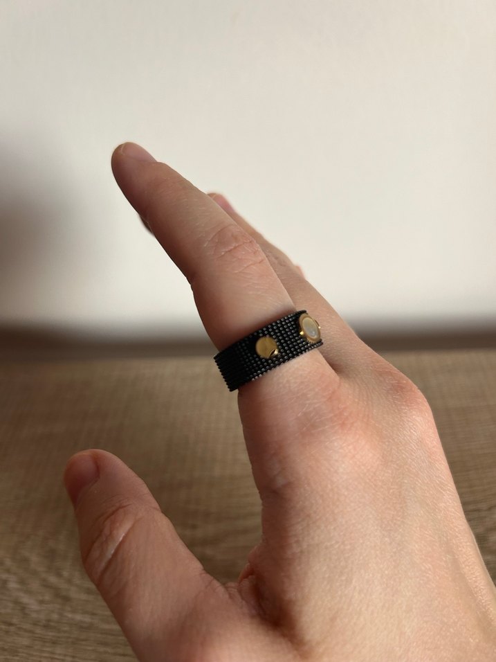 Siyah Boncuklu Minimalist Yüzük - Görsel 3
