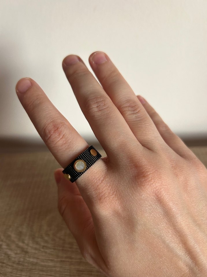 Siyah Boncuklu Minimalist Yüzük - Görsel 4
