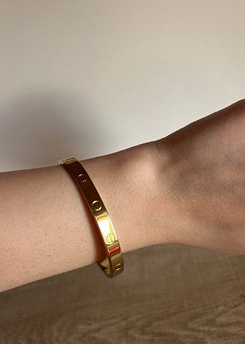 Parlak Altın Renkli Minimalist cartier Bileklik - Görsel 2
