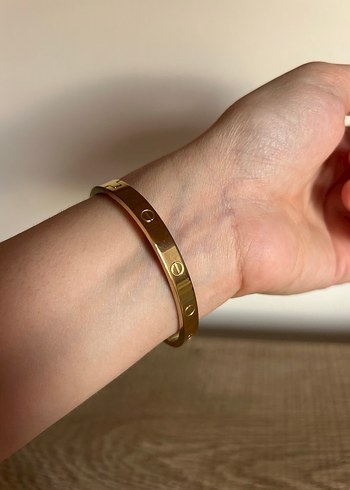 Parlak Altın Renkli Minimalist cartier Bileklik - Görsel 3