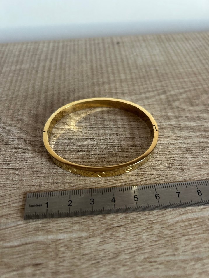 Parlak Altın Renkli Minimalist cartier Bileklik - Görsel 5