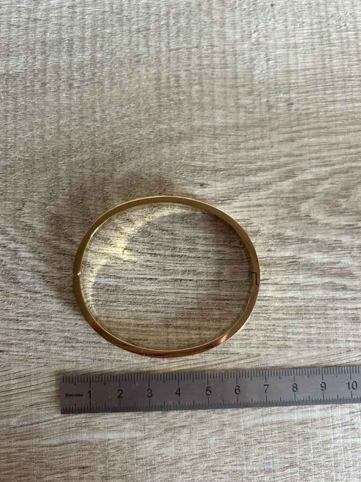 Parlak Altın Renkli Minimalist cartier Bileklik - Görsel 4