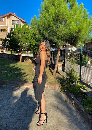 Degaje yaka elbise