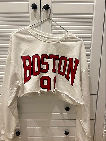 beyaz crop sweatshirt