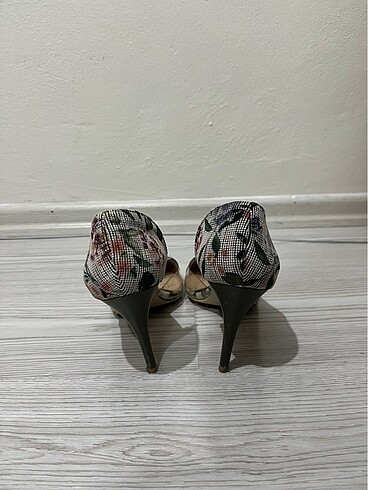 39 Beden Çiçek Desenli Topuklu Ayakkabı Stiletto