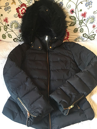 Zara şişme mont yakası kürklü