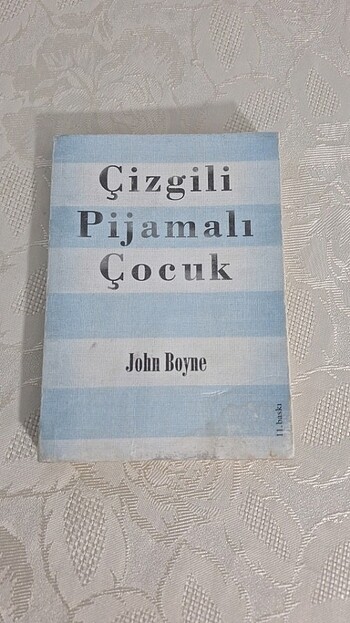 Çizgili Pijamalı Çocuk