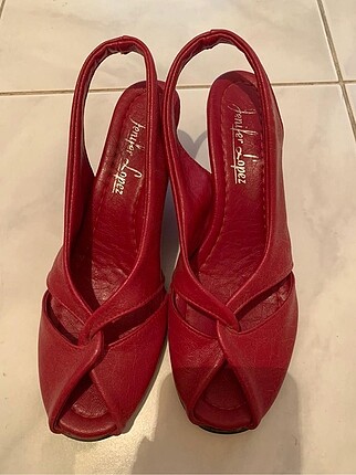 Kadın kırmızı deri ayakkabı
