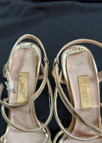 36 Beden Altın Renkli Sırtı Açık Stiletto Kadın Ayakkabı