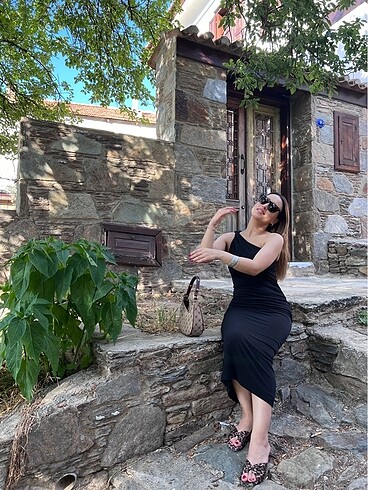 Dilvin Dilvinin tek omuz elbisesi
