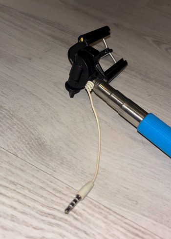 Mavi Tutacaklı Gri Selfie Çubuğu - Görsel 2