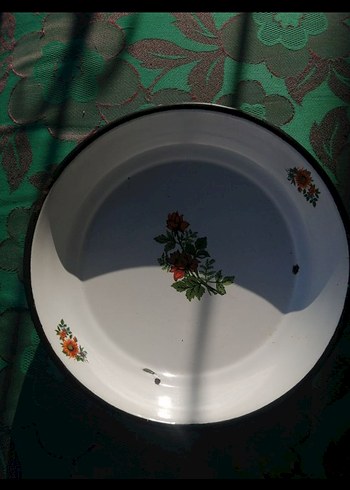 Diger Beyaz Çiçek Desenli Tabak vintage emaye
