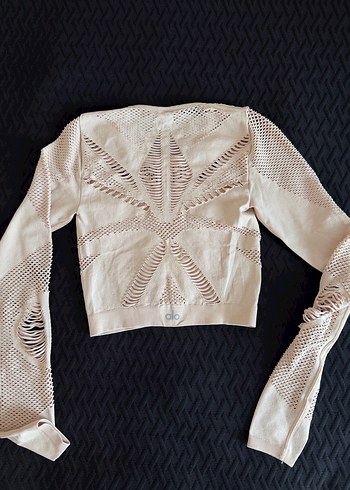 Alo Yoga Bej Dantel Detaylı Uzun Kollu Crop Top - Görsel 4