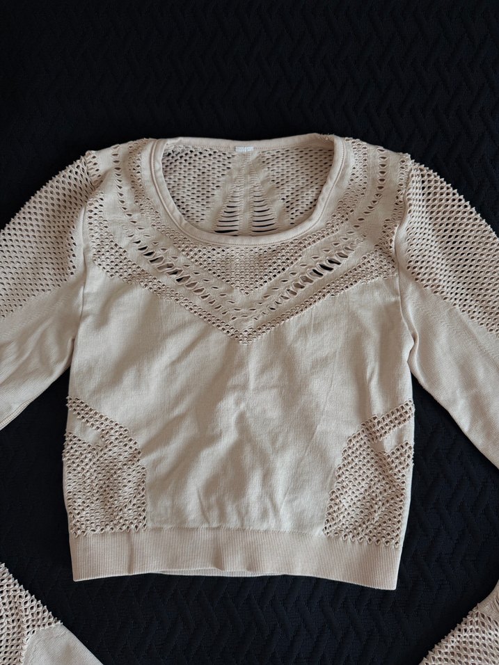 Alo Yoga Bej Dantel Detaylı Uzun Kollu Crop Top - Görsel 2